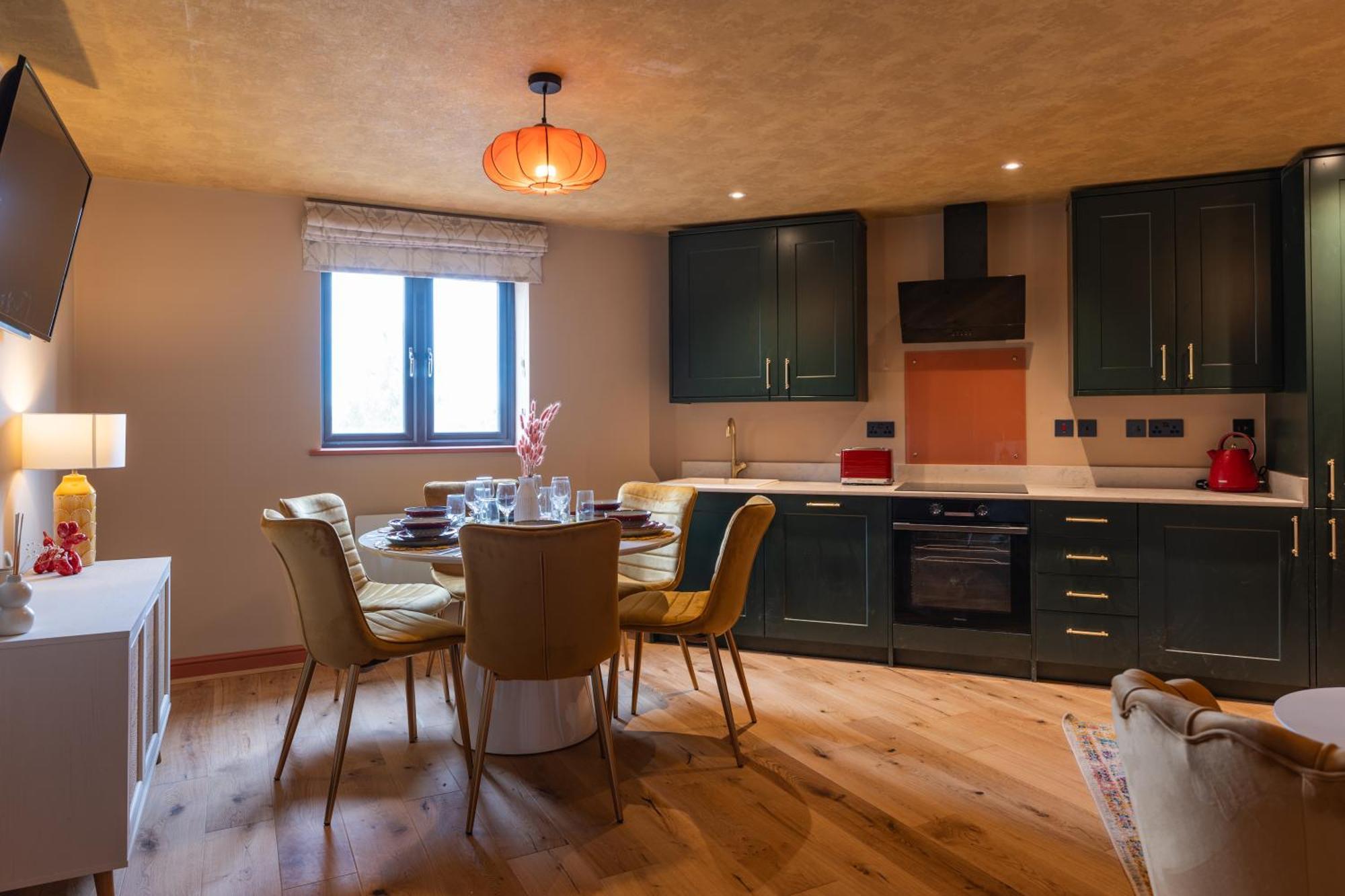 Gray - 2 Bedroom Luxury By Mint Apartment *